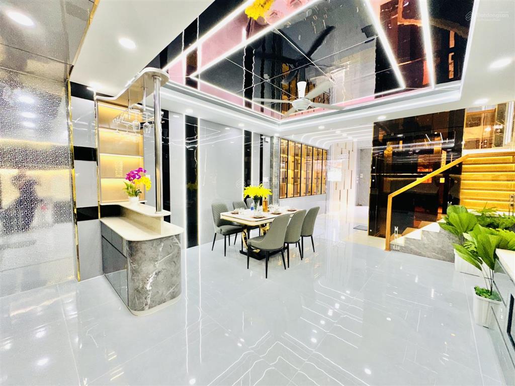 Giảm 600 triệu nhà 6.2m x 17.5m xây 4.5 tầng có thang máy cách mặt tiền đường thạnh xuân 25 chỉ 15m