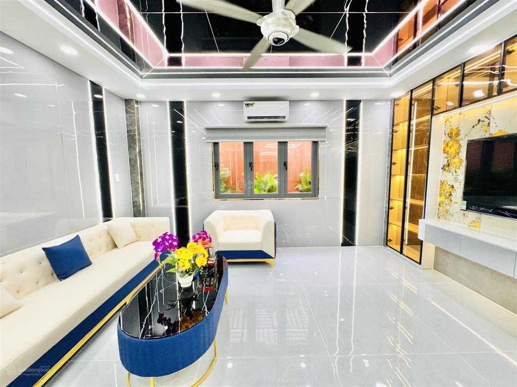 Giảm 600 triệu nhà 6.2m x 17.5m xây 4.5 tầng có thang máy cách mặt tiền đường thạnh xuân 25 chỉ 15m