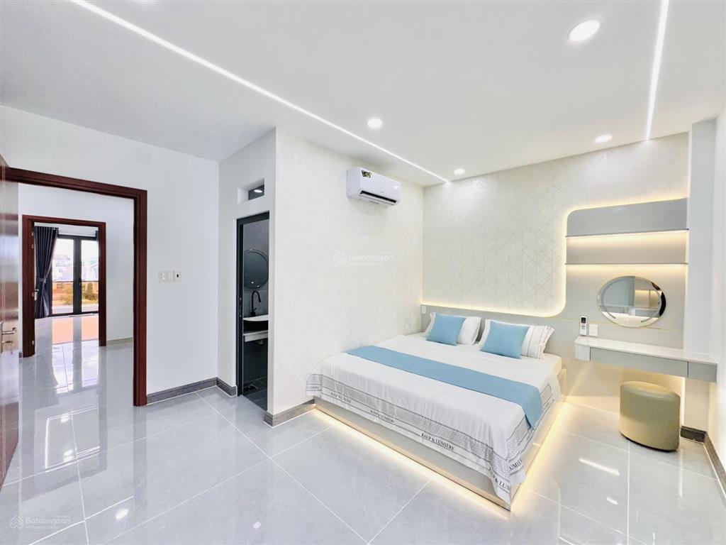 Giảm 600 triệu nhà 6.2m x 17.5m xây 4.5 tầng có thang máy cách mặt tiền đường thạnh xuân 25 chỉ 15m