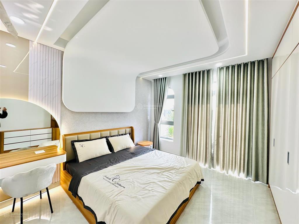 Nhà phố 4m x 20m 1 lửng 4 lầu có thang máy 650kg, hẻm nhựa 10m, gần đường tân chánh hiệp 18