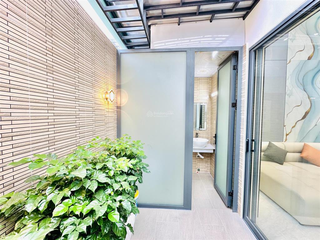 Nhà phố 4m x 20m 1 lửng 4 lầu có thang máy 650kg, hẻm nhựa 10m, gần đường tân chánh hiệp 18