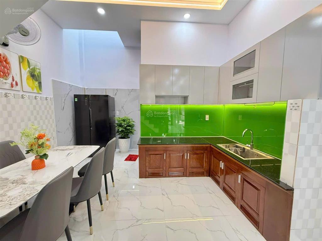 Nhà phố 4.2m x 11m 2 tầng full nội thất hẻm xe hơi 4m 1/ ngắn đường tân thới hiệp 09 ngay tòa án