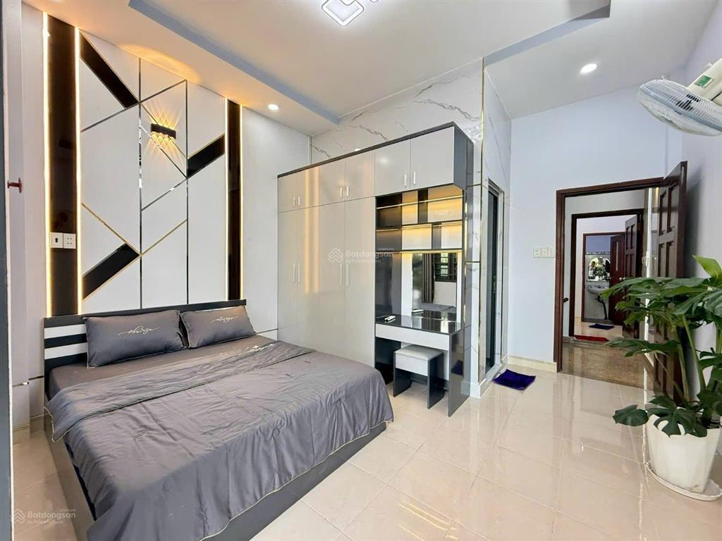 Nhà phố 4.2m x 11m 2 tầng full nội thất hẻm xe hơi 4m 1/ ngắn đường tân thới hiệp 09 ngay tòa án