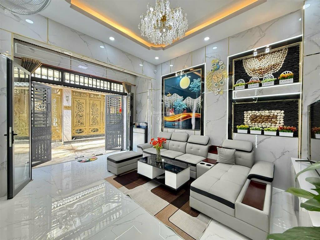 Nhà phố 4.2m x 11m 2 tầng full nội thất hẻm xe hơi 4m 1/ ngắn đường tân thới hiệp 09 ngay tòa án