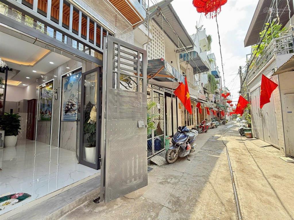 Nhà phố 4.2m x 11m 2 tầng full nội thất hẻm xe hơi 4m 1/ ngắn đường tân thới hiệp 09 ngay tòa án