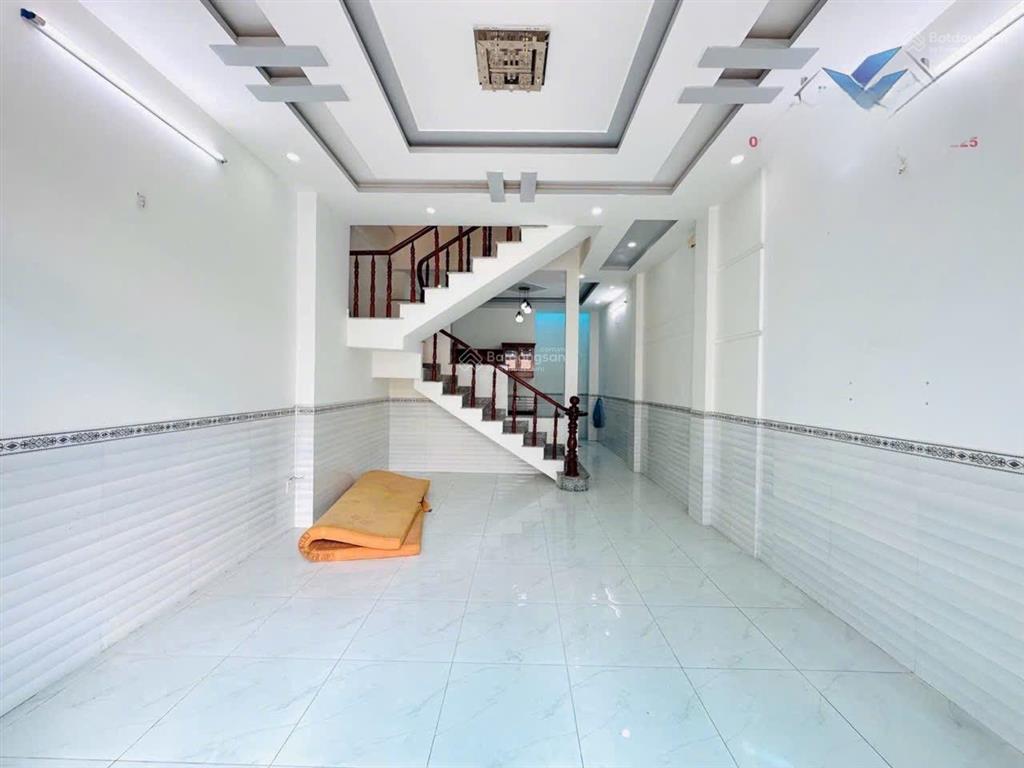 Bán nhà 4.5m x 14m, 4 tầng góc 3 mặt tiền rất đẹp đối diện trường học cấp 3 đường lê văn khương