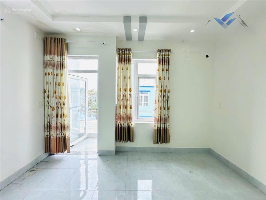 Bán nhà 4.5m x 14m, 4 tầng góc 3 mặt tiền rất đẹp đối diện trường học cấp 3 đường lê văn khương