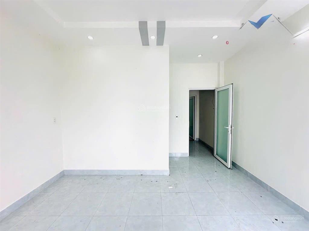 Bán nhà 4.5m x 14m, 4 tầng góc 3 mặt tiền rất đẹp đối diện trường học cấp 3 đường lê văn khương