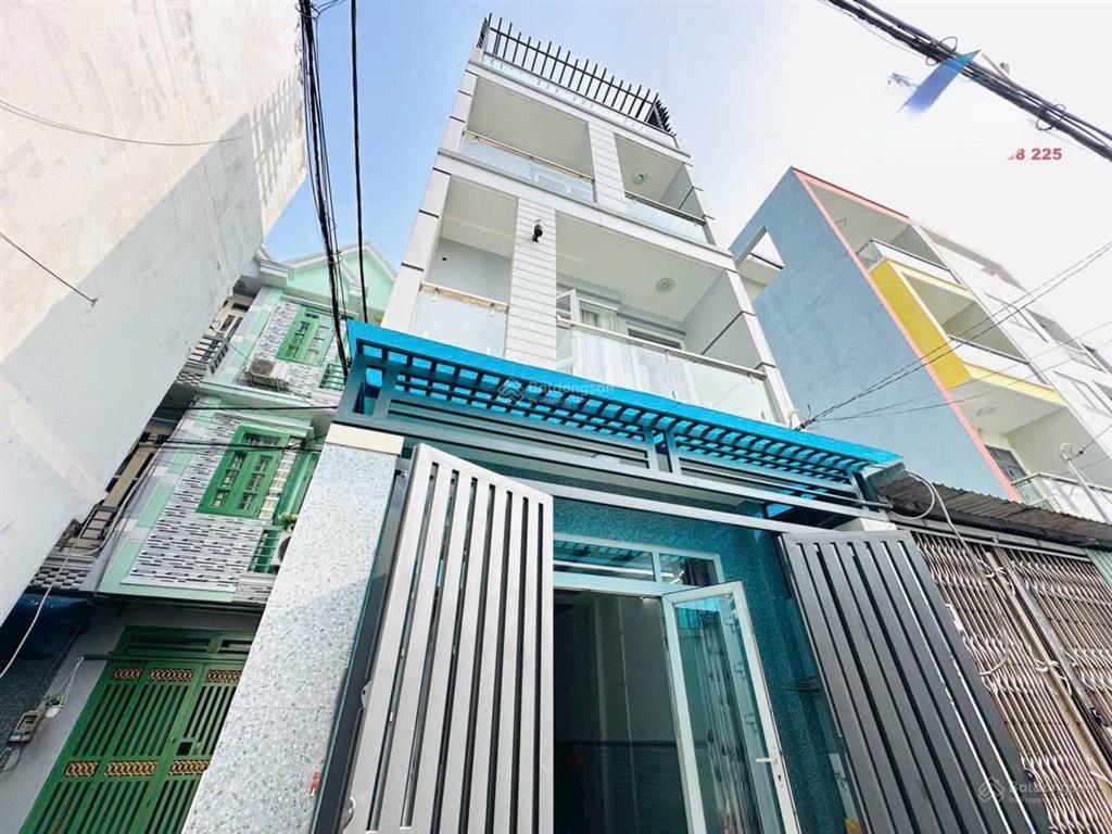 Bán nhà 4.5m x 14m, 4 tầng góc 3 mặt tiền rất đẹp đối diện trường học cấp 3 đường lê văn khương