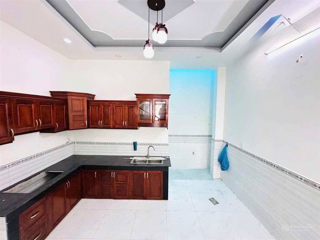 Bán nhà 4.5m x 14m, 4 tầng góc 3 mặt tiền rất đẹp đối diện trường học cấp 3 đường lê văn khương