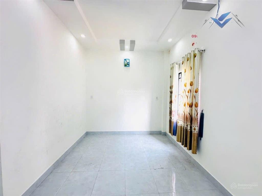 Bán nhà 4.5m x 14m, 4 tầng góc 3 mặt tiền rất đẹp đối diện trường học cấp 3 đường lê văn khương