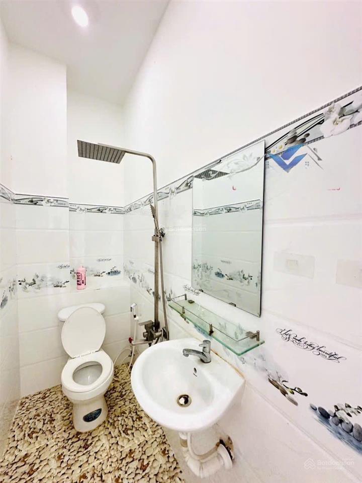 Bán nhà 4.5m x 14m, 4 tầng góc 3 mặt tiền rất đẹp đối diện trường học cấp 3 đường lê văn khương