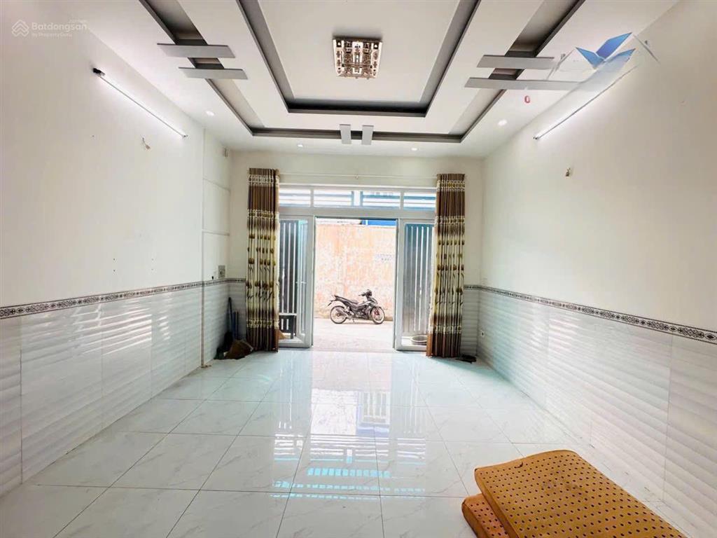 Bán nhà 4.5m x 14m, 4 tầng góc 3 mặt tiền rất đẹp đối diện trường học cấp 3 đường lê văn khương