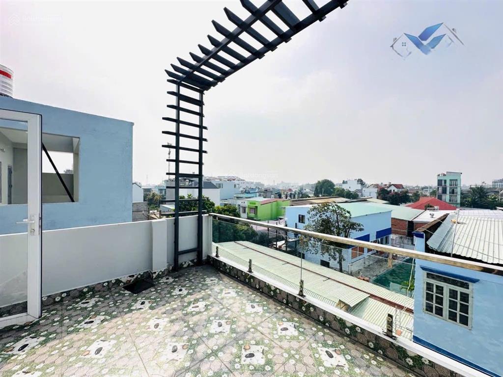 Bán nhà 4.5m x 14m, 4 tầng góc 3 mặt tiền rất đẹp đối diện trường học cấp 3 đường lê văn khương