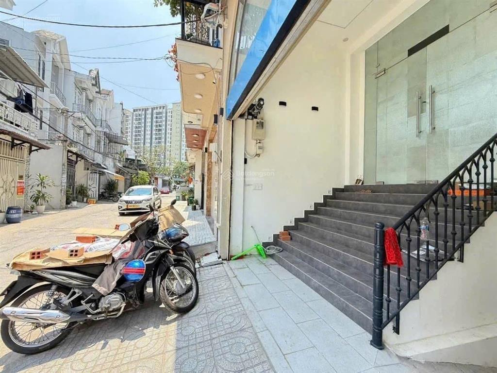 Bán chdv 5m x 20m xây 1 hầm 4 lầu 12 phòng đang thuê full thu nhập gần 40tr/tháng có thang máy