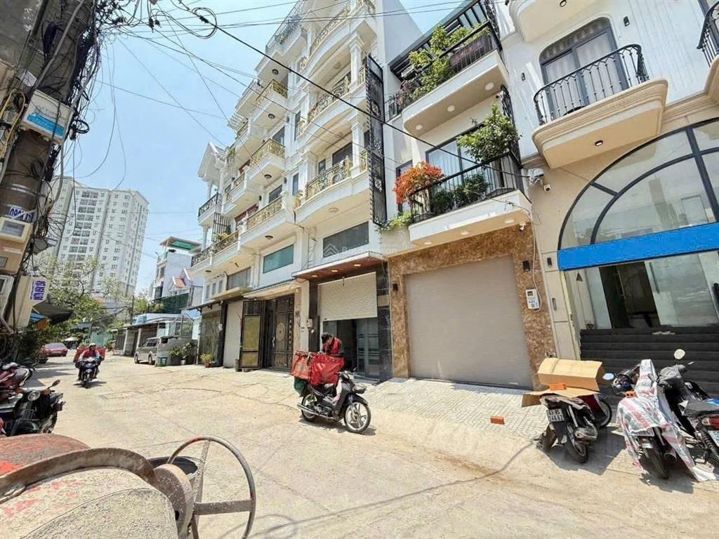 Bán chdv 5m x 20m xây 1 hầm 4 lầu 12 phòng đang thuê full thu nhập gần 40tr/tháng có thang máy