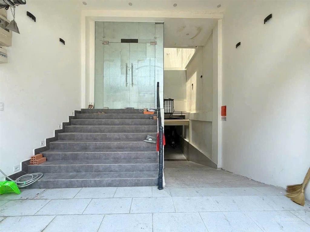 Bán chdv 5m x 20m xây 1 hầm 4 lầu 12 phòng đang thuê full thu nhập gần 40tr/tháng có thang máy