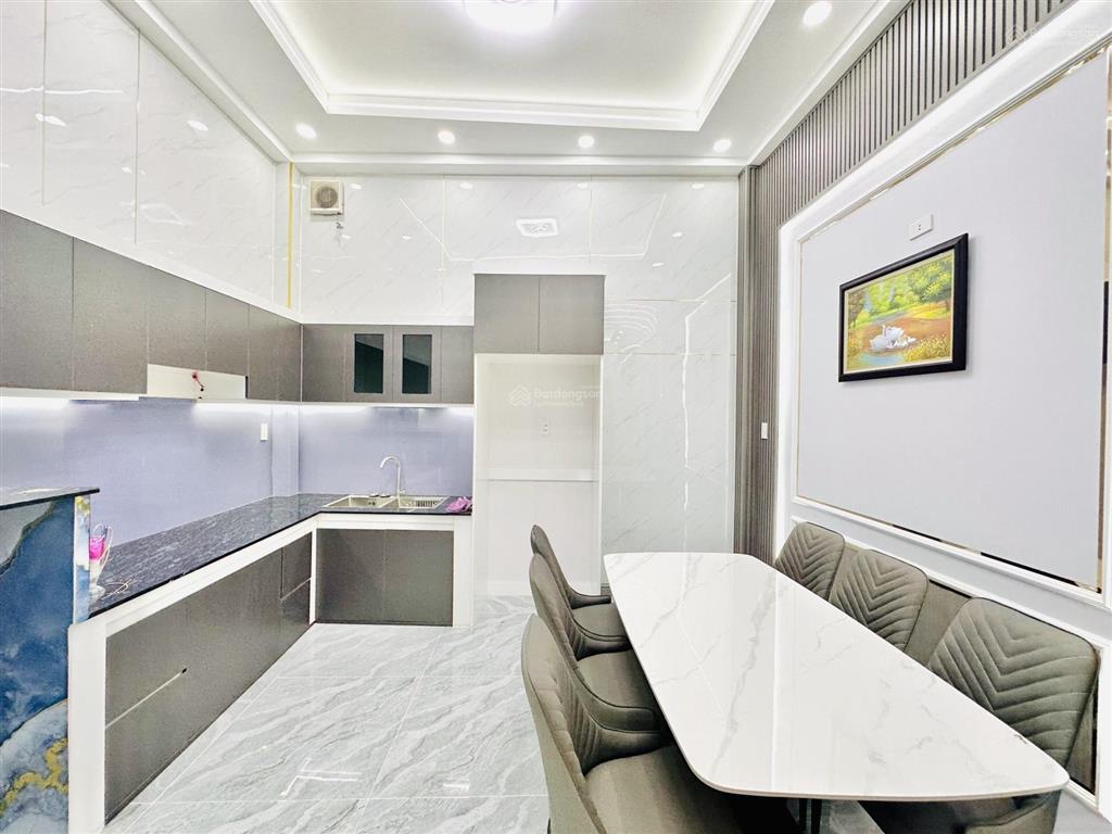 Bán nhà đẹp 4,1mx15m 2 tầng có sân rộng để xe hơi trong nhà đường nguyễn thị búp p. tân chánh hiệp