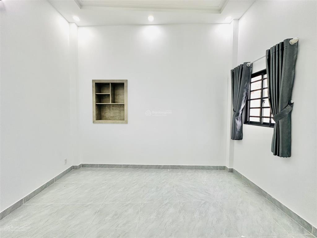 Bán nhà đẹp 4,1mx15m 2 tầng có sân rộng để xe hơi trong nhà đường nguyễn thị búp p. tân chánh hiệp