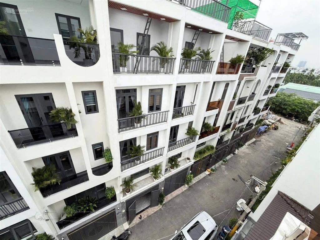Giảm 600 triệu nhà phố 4.5 tầng full nội thất hẻm nhựa 7m đường thạnh xuân 25, thới an q12