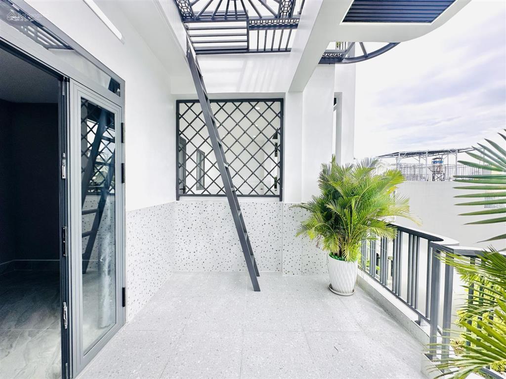 Giảm 500 triệu nhà phố 4m x 16m xây mới 4.5 tầng có thang máy, hẻm 14m đường thới an 16 q12