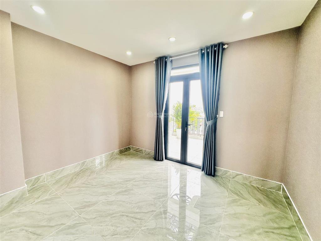 Giảm 500 triệu nhà phố 4m x 16m xây mới 4.5 tầng có thang máy, hẻm 14m đường thới an 16 q12