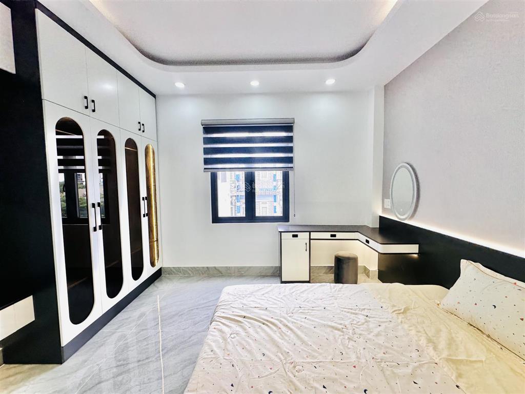 Giảm 500 triệu nhà phố 4m x 16m xây mới 4.5 tầng có thang máy, hẻm 14m đường thới an 16 q12