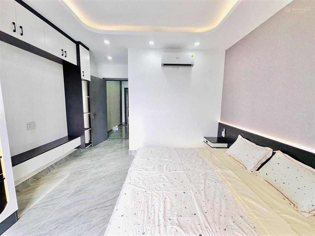 Giảm 500 triệu nhà phố 4m x 16m xây mới 4.5 tầng có thang máy, hẻm 14m đường thới an 16 q12