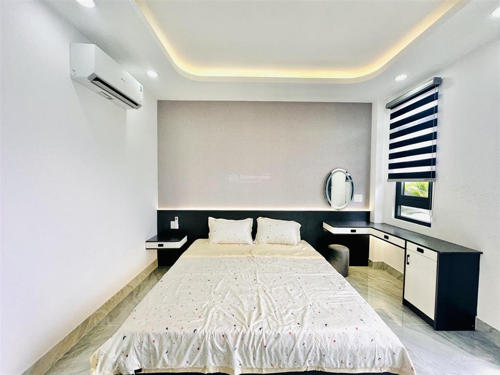 Giảm 500 triệu nhà phố 4m x 16m xây mới 4.5 tầng có thang máy, hẻm 14m đường thới an 16 q12