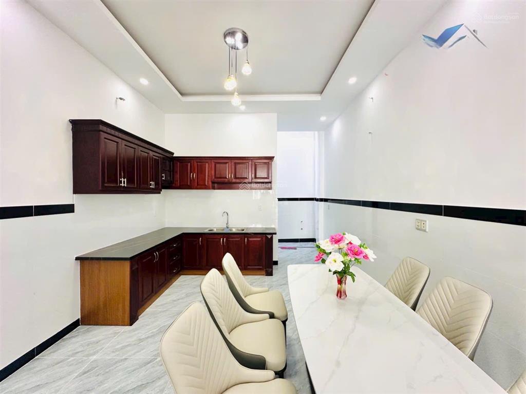 Bán nhà 4m x 19m 3 tầng hẻm thông xe hơi đường nguyễn thị búp p. trung mỹ tây ngay hiệp thành city