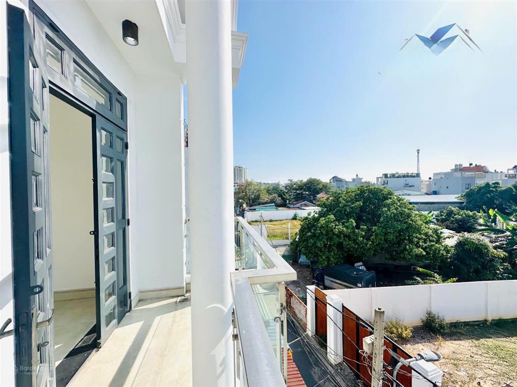 Bán nhà 4m x 19m 3 tầng hẻm thông xe hơi đường nguyễn thị búp p. trung mỹ tây ngay hiệp thành city
