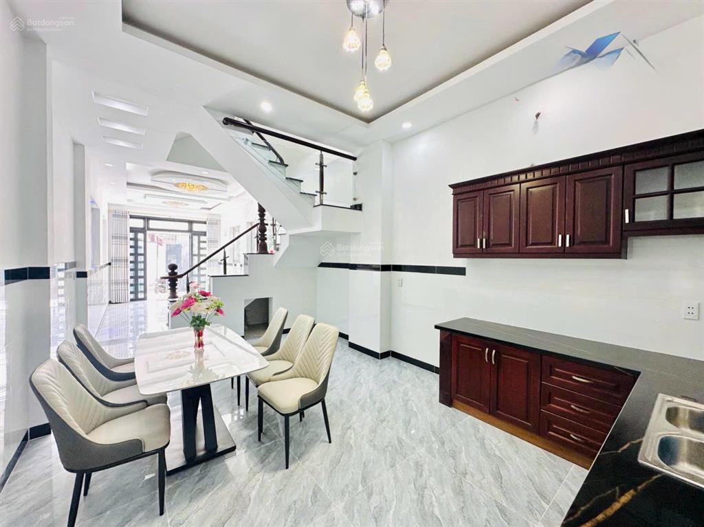 Bán nhà 4m x 19m 3 tầng hẻm thông xe hơi đường nguyễn thị búp p. trung mỹ tây ngay hiệp thành city