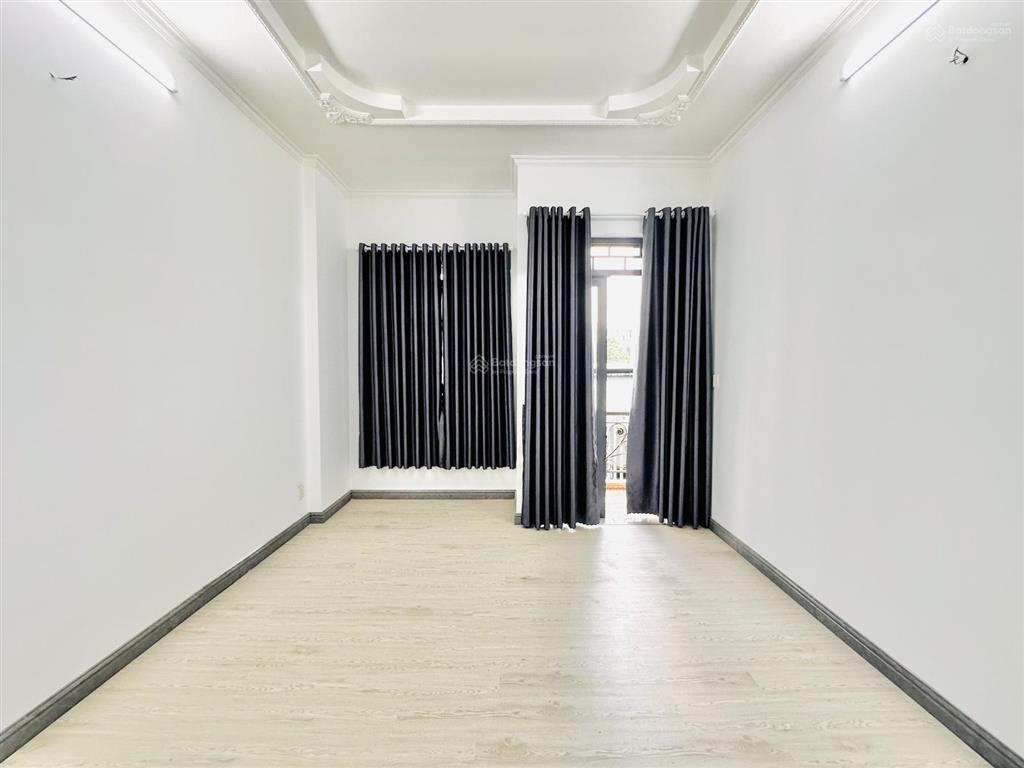 Nhà phố 4m x 16m 2.5 tầng để xe hơi trong nhà hẻm nhựa 7m đường nguyễn thị búp ngay hiệp thành city