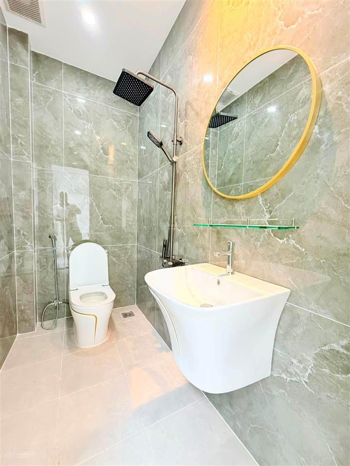 Bán gấp nhà 4m x 23m xây mới 2 tầng có sân rộng 8m đường hiệp thành 17 gần bến xe buýt hiệp thành