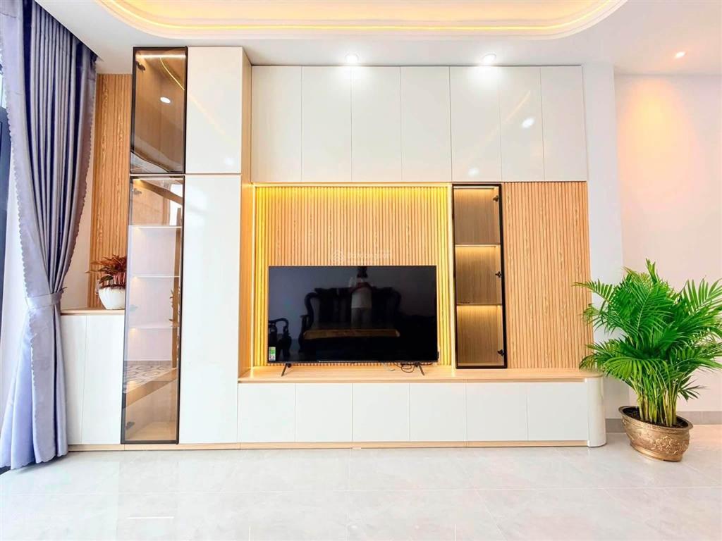 Bán gấp nhà 4m x 23m xây mới 2 tầng có sân rộng 8m đường hiệp thành 17 gần bến xe buýt hiệp thành