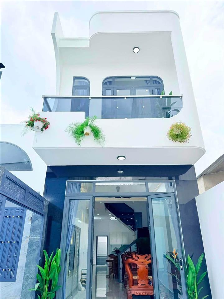 Bán gấp nhà 4m x 23m xây mới 2 tầng có sân rộng 8m đường hiệp thành 17 gần bến xe buýt hiệp thành