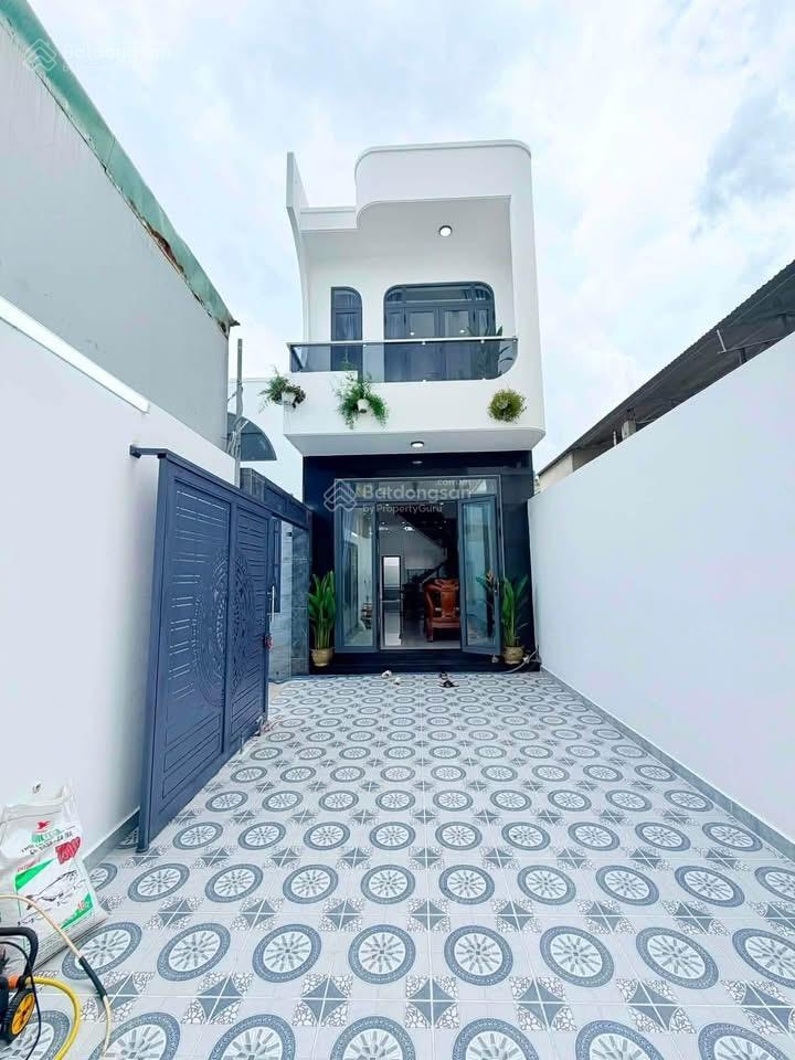 Bán gấp nhà 4m x 23m xây mới 2 tầng có sân rộng 8m đường hiệp thành 17 gần bến xe buýt hiệp thành