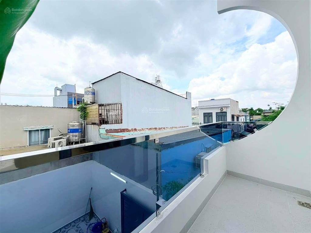 Bán gấp nhà 4m x 23m xây mới 2 tầng có sân rộng 8m đường hiệp thành 17 gần bến xe buýt hiệp thành
