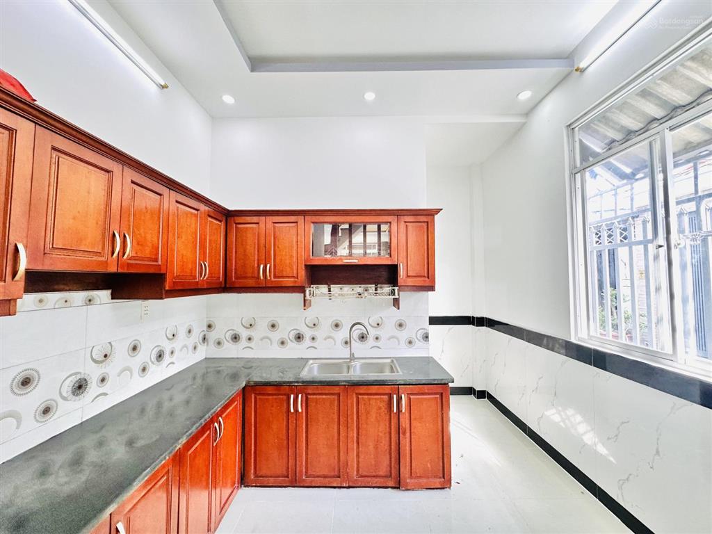 Bán nhà đẹp 4m x 14m 3 tầng góc 2 mặt tiền hẻm nhựa 5m đường lâm thị hố gần hiệp thành city quận 12