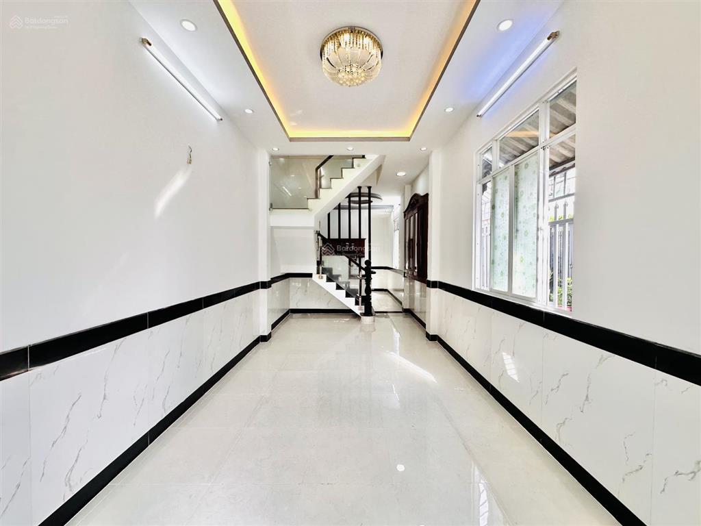 Bán nhà đẹp 4m x 14m 3 tầng góc 2 mặt tiền hẻm nhựa 5m đường lâm thị hố gần hiệp thành city quận 12