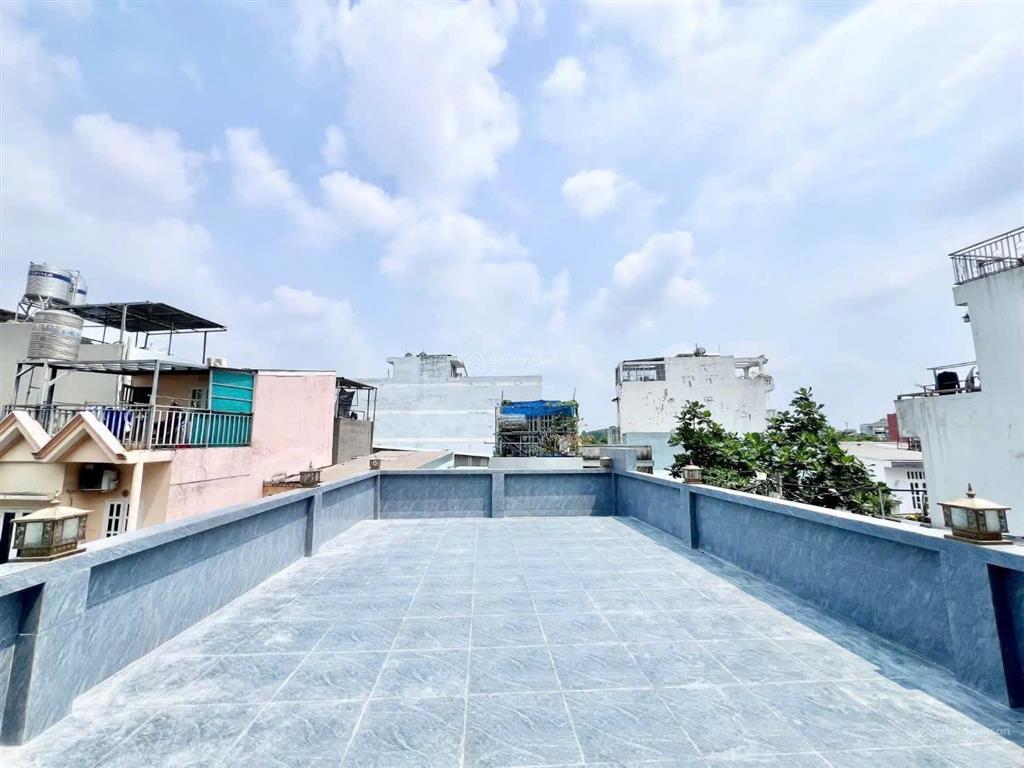 Bán nhà đẹp 5m x 13m 2 tầng mái đúc tặng full nội thất hẻm thông xe hơi đường trung mỹ tây 2a q12