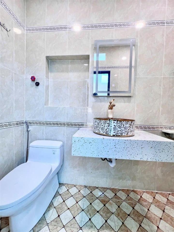 Bán nhà đẹp 5m x 13m 2 tầng mái đúc tặng full nội thất hẻm thông xe hơi đường trung mỹ tây 2a q12