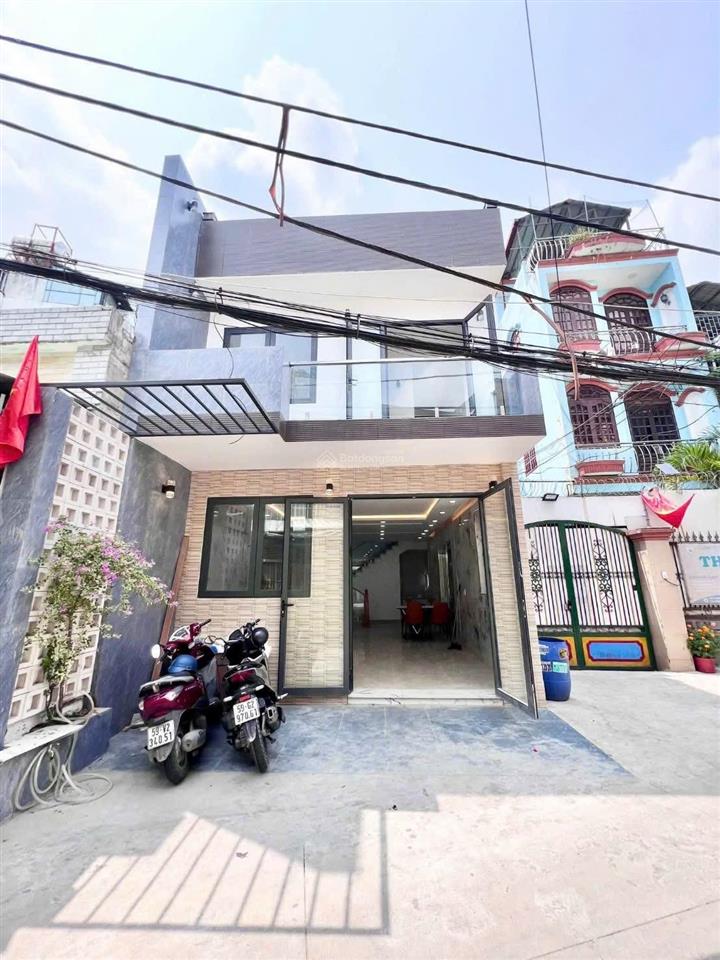 Bán nhà đẹp 5m x 13m 2 tầng mái đúc tặng full nội thất hẻm thông xe hơi đường trung mỹ tây 2a q12