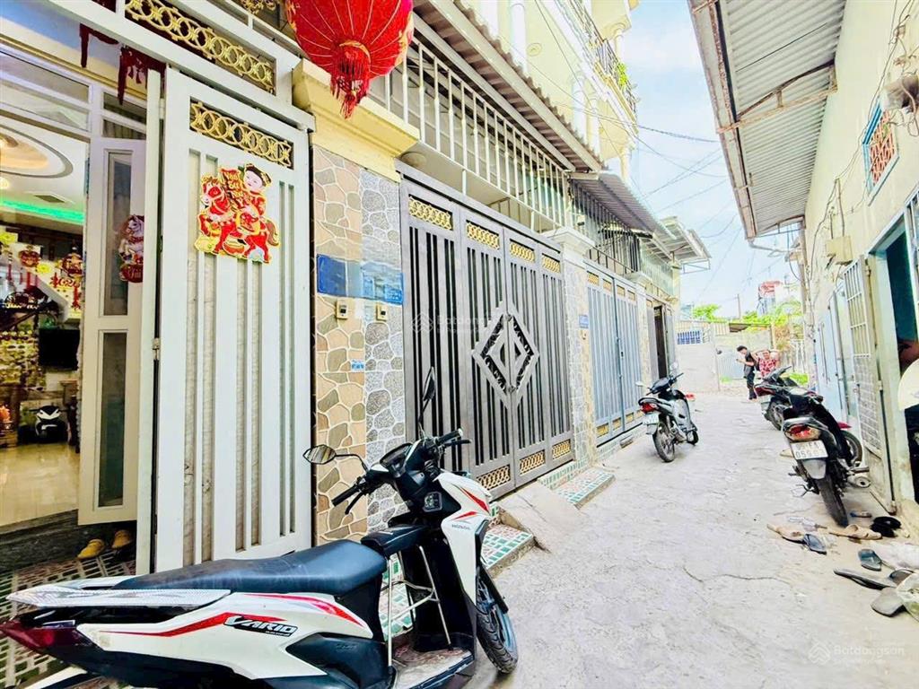 Giảm 280 triệu, bán nhanh nhà phố 3 tầng 3pn 3wc ngay chợ thiếc đường lê văn khương quận 12