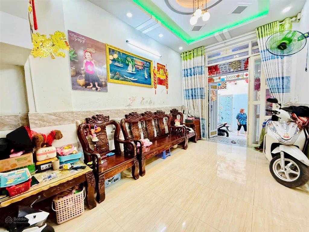 Giảm 280 triệu, bán nhanh nhà phố 3 tầng 3pn 3wc ngay chợ thiếc đường lê văn khương quận 12