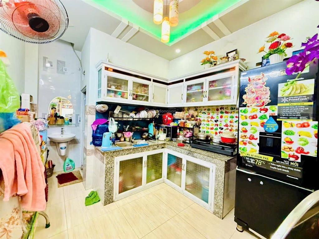 Giảm 280 triệu, bán nhanh nhà phố 3 tầng 3pn 3wc ngay chợ thiếc đường lê văn khương quận 12