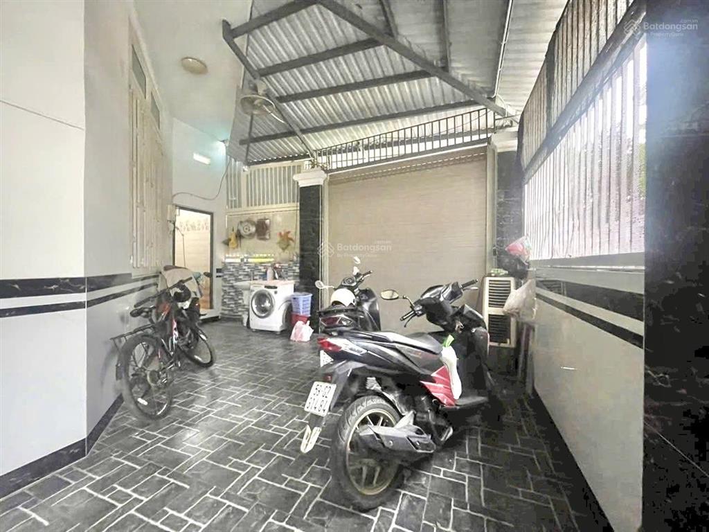 Chính chủ gửi bán nhà 8,4m x 12m 2t góc 2 mặt tiền hẻm 6m cách đường thới an 16, lê thị riêng 20m