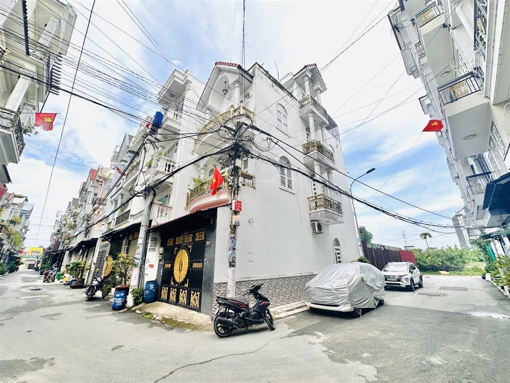 Nhà phố 4,5m x 13m 4 tầng góc 2 mặt tiền hẻm 7m thông đường hiệp thành 13 q12 khu nhà đồng bộ