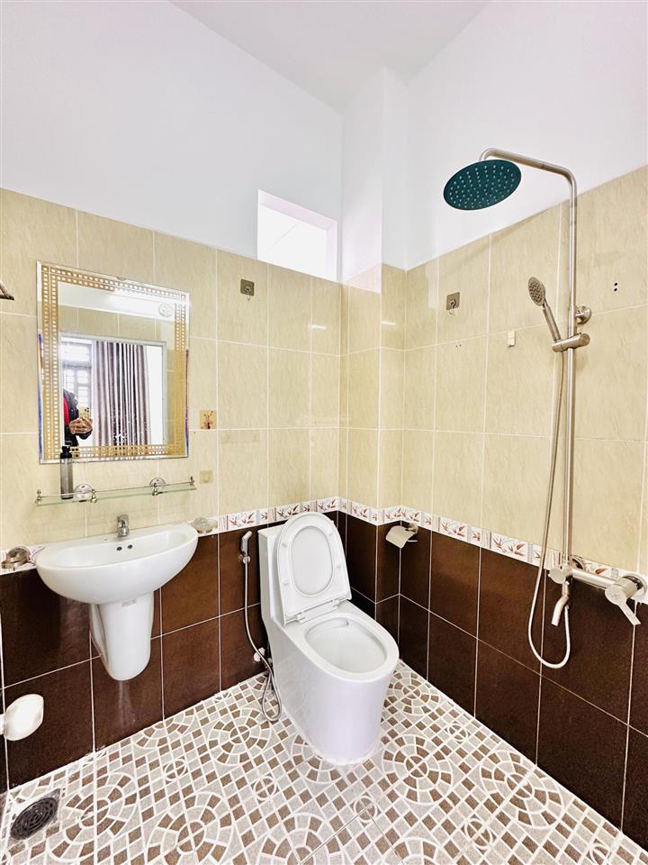Bán nhà đẹp 4m x 15m 1 lửng 3 lầu ngay ngã 4 tô ký  nguyễn ảnh thủ p.trung mỹ tây q12 giá hơn 5 tỷ