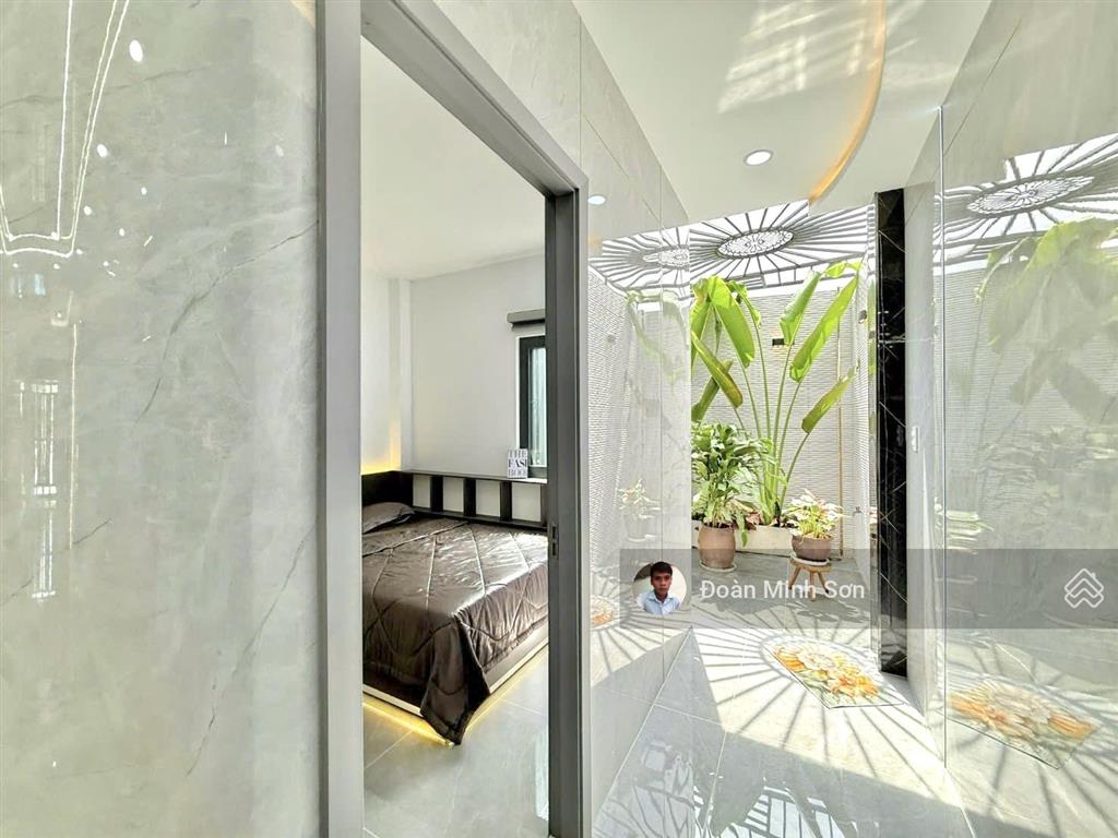 Giảm mạnh 1.5 tỷ, nhà 4.2m x 21m xây mới 4.5 tầng có thang máy chờ mặt tiền đường cầu ba phụ